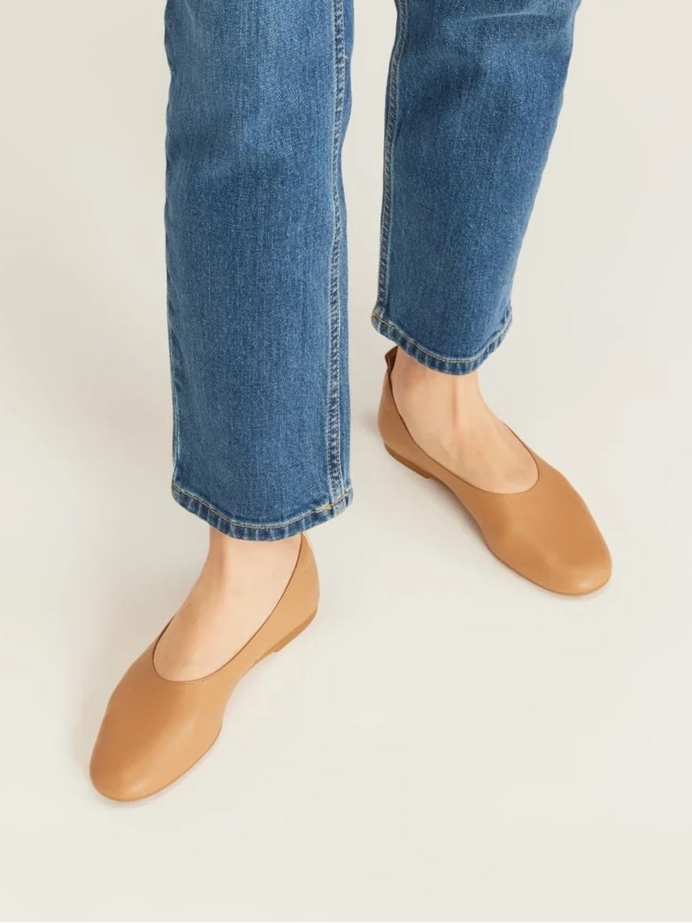 Everlane | Italian Leather Day Glove Flat in Caramel 9